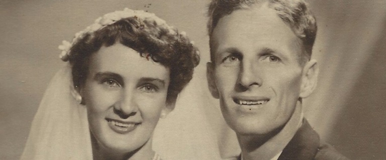 Arthur and his wife on their wedding day.jpg Arthur and his wife on their wedding day.jpg