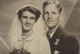 Arthur and his wife on their wedding day_.jpg Arthur and his wife on their wedding day_.jpg
