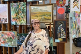 Carmille and her paintings__.jpg Carmille and her paintings__.jpg