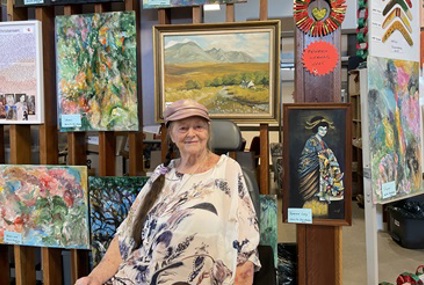 Carmille and her paintings__.jpg Carmille and her paintings__.jpg