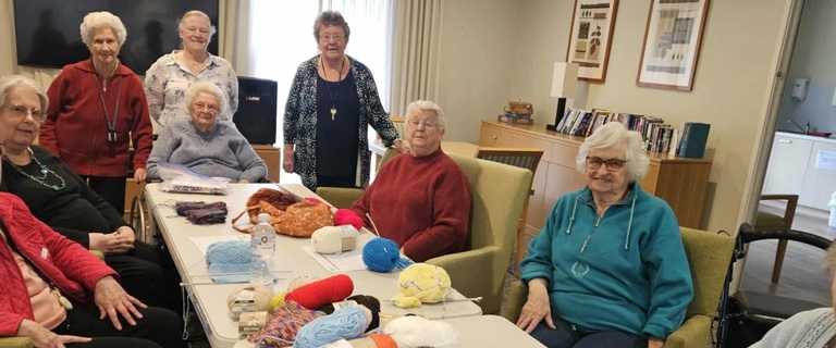 Glendale knitting group_.jpg Glendale knitting group_.jpg