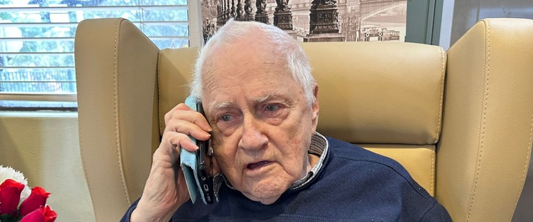 Harry chatting to the radio station.jpg Harry chatting to the radio station.jpg