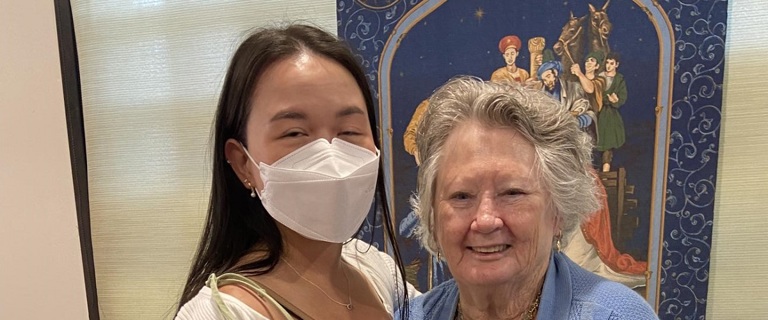 Vassinee and Rose meeting for the first time Vassinee and Rose meeting for the first time