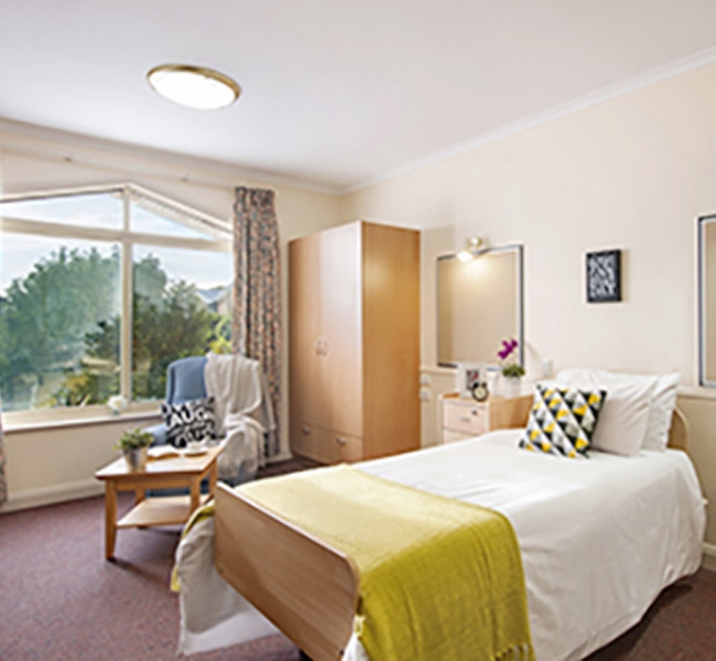 Single room - extra large refurbished - Charles Young.jpg