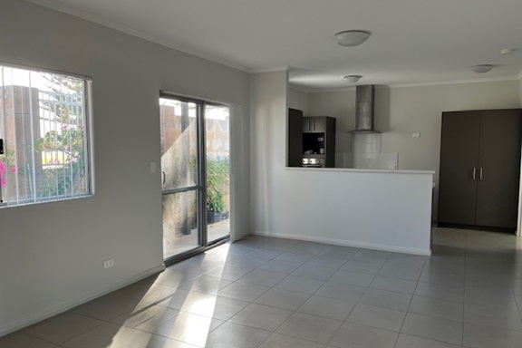 Lounge looking to kitchen.jpg