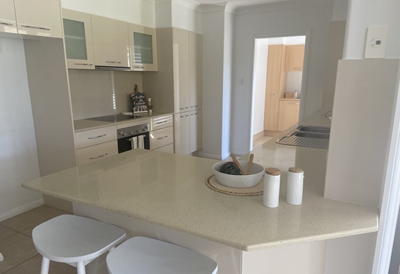Villa 2 Broadwater kitchen.jpg